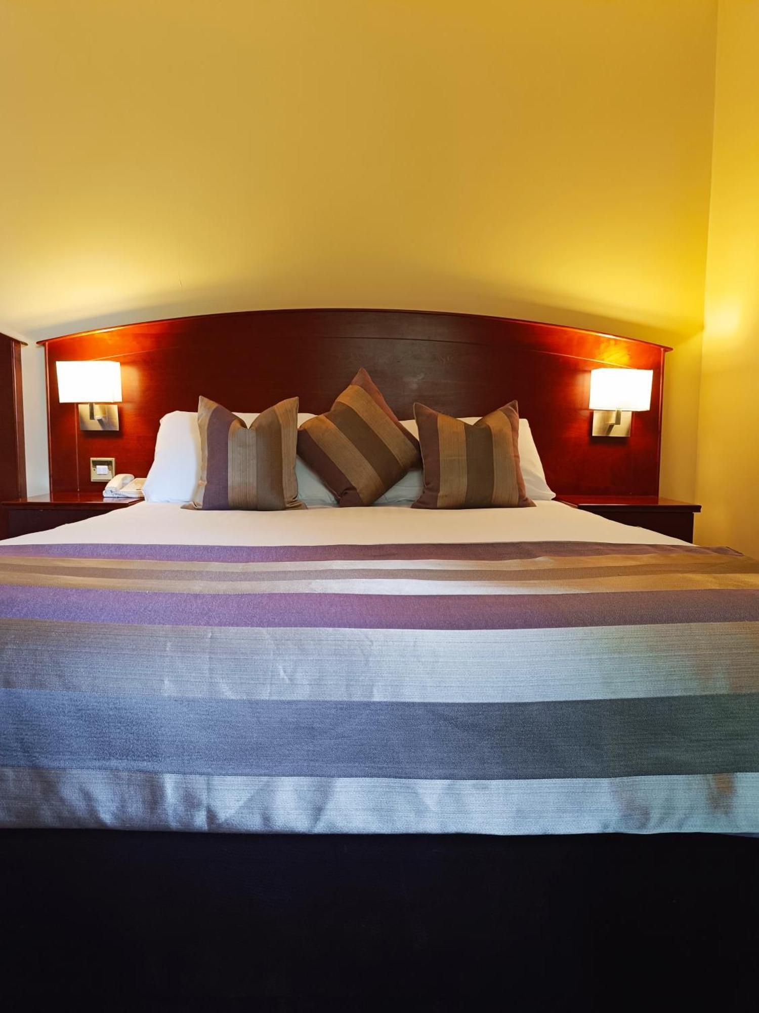 Aherlow House Hotel & Lodges Екстериор снимка