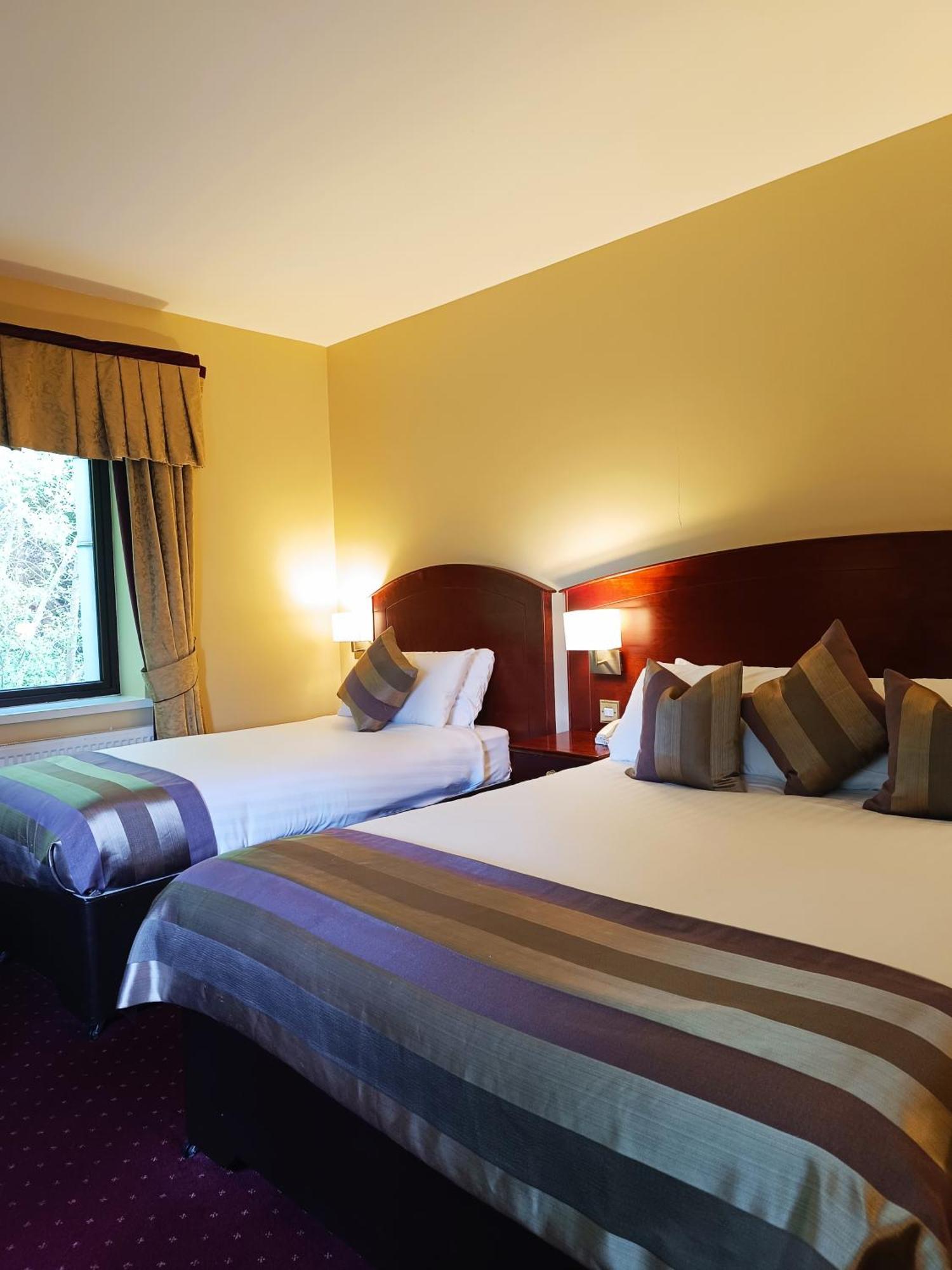 Aherlow House Hotel & Lodges Екстериор снимка