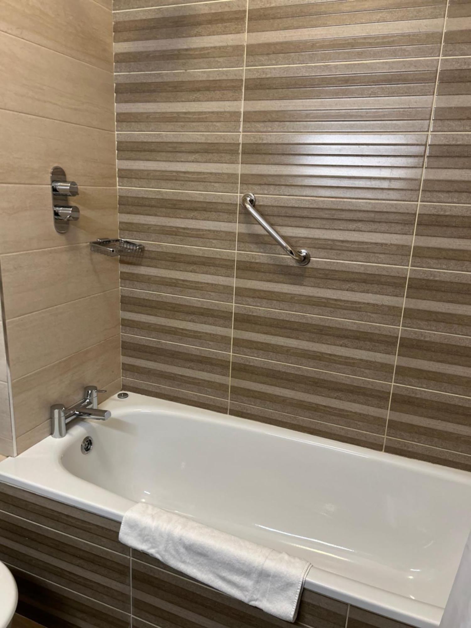 Aherlow House Hotel & Lodges Екстериор снимка