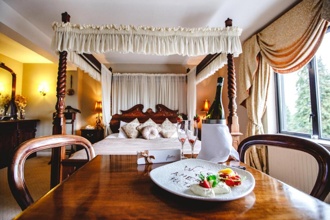 Aherlow House Hotel & Lodges Екстериор снимка