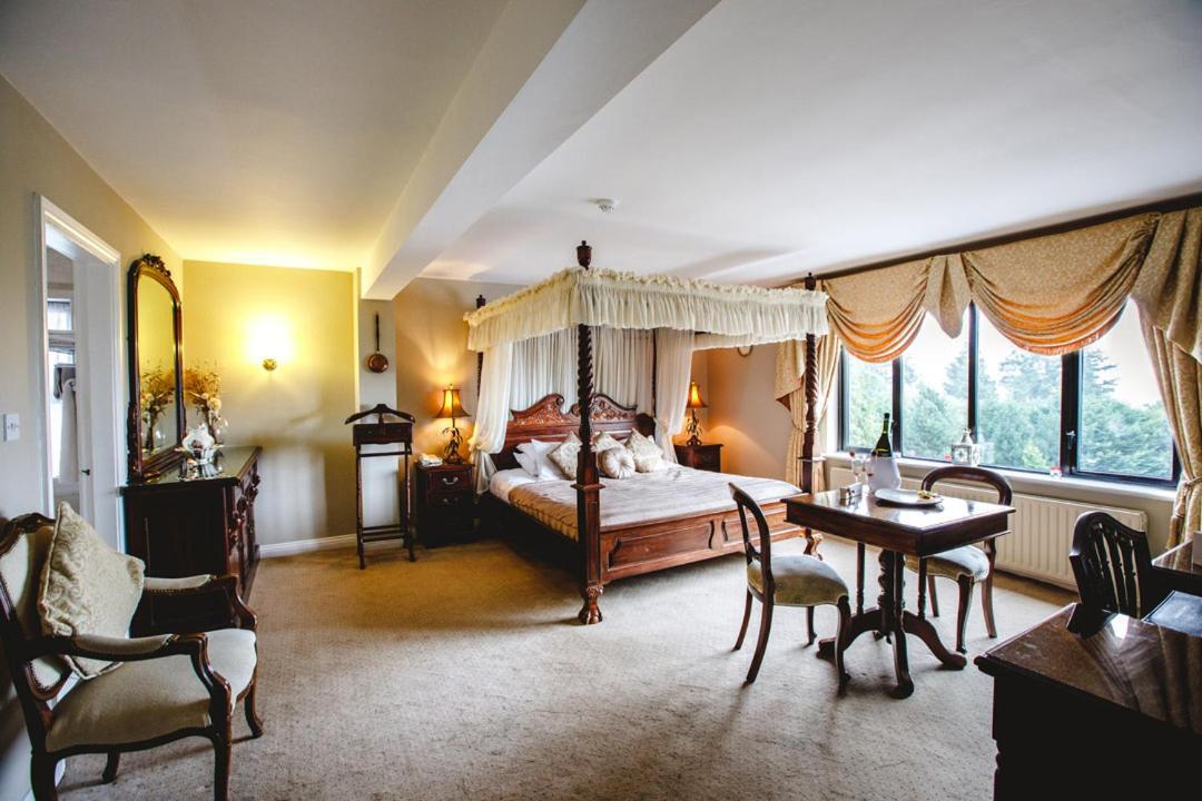Aherlow House Hotel & Lodges Екстериор снимка