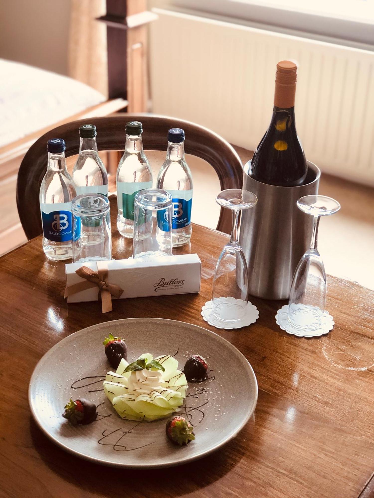 Aherlow House Hotel & Lodges Екстериор снимка
